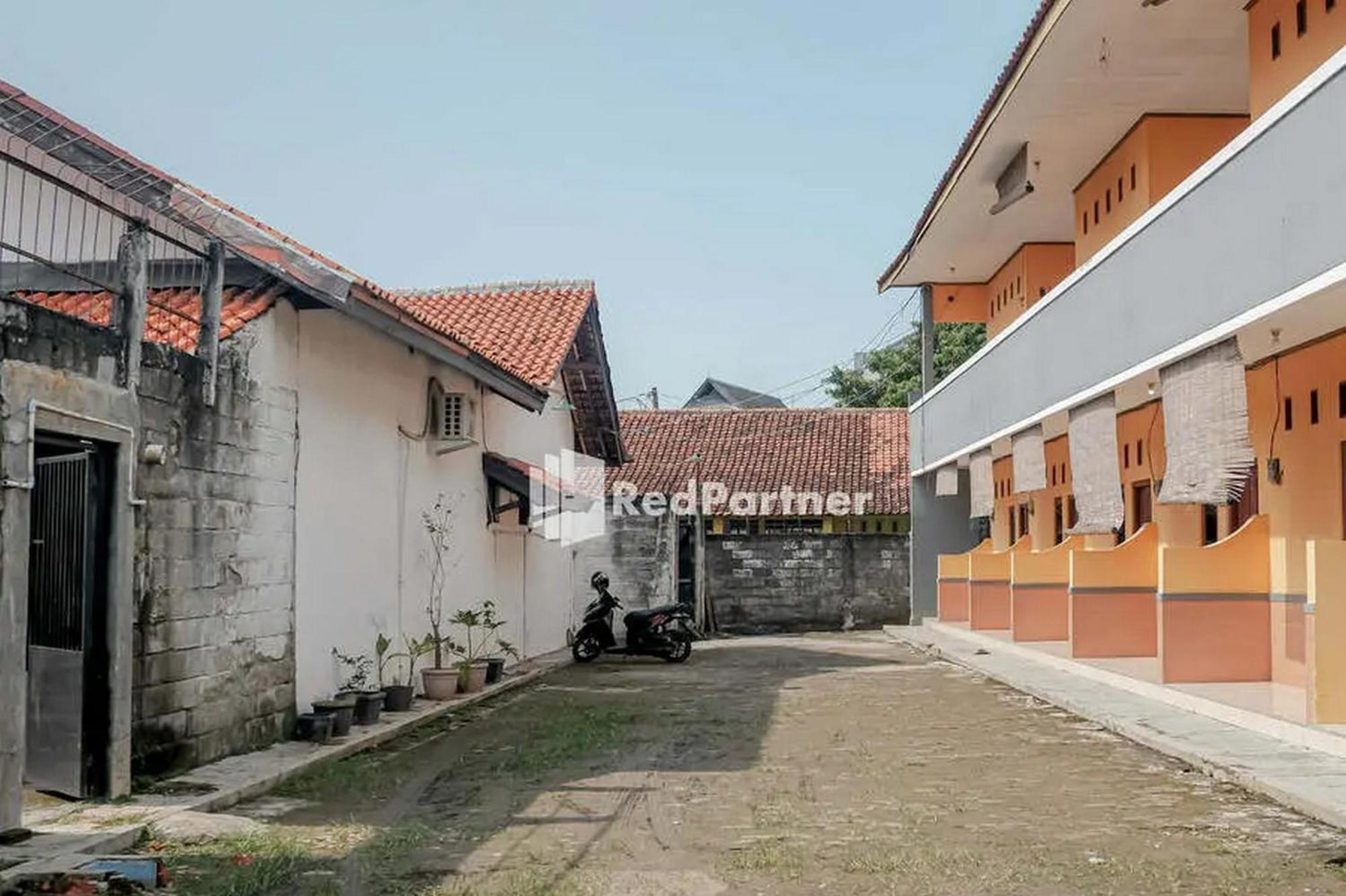 Pondok Damai Guest House Syariah Mitra Reddoorz Cirebon Dış mekan fotoğraf