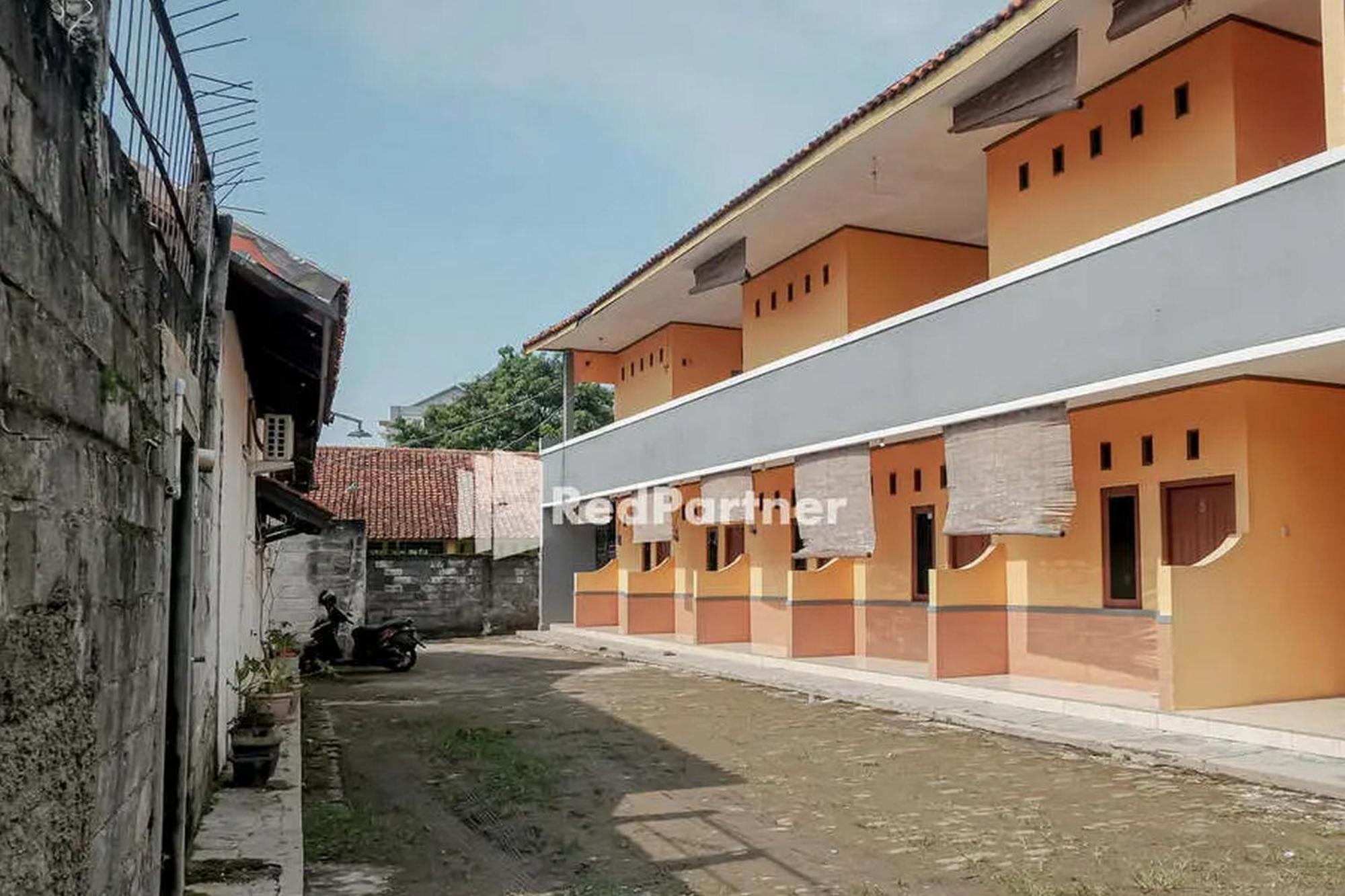 Pondok Damai Guest House Syariah Mitra Reddoorz Cirebon Dış mekan fotoğraf